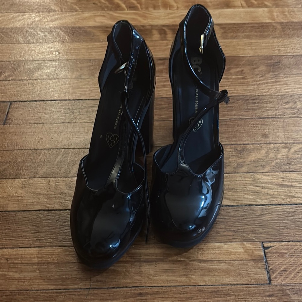 Elegant Black Patent Leather Women's Shoes